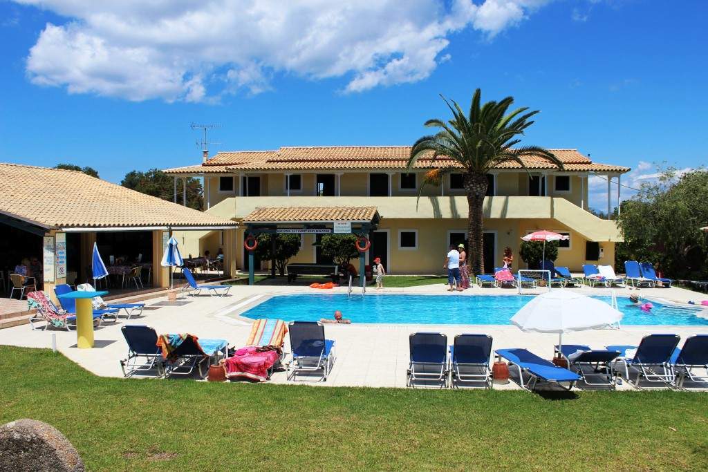 Royal Garden Apartments Kávos Екстериор снимка