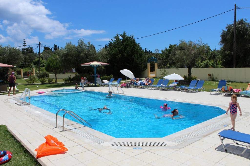 Royal Garden Apartments Kávos Екстериор снимка